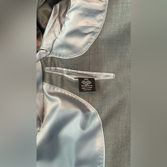 J. Ferrar Men’s Two-Piece Suit Gray 38R jacket, 30x32 pants - Picture 3 of 9